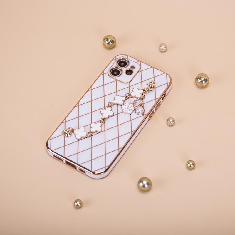 Glamour Quilted Case Back Cover (iPhone 13) white